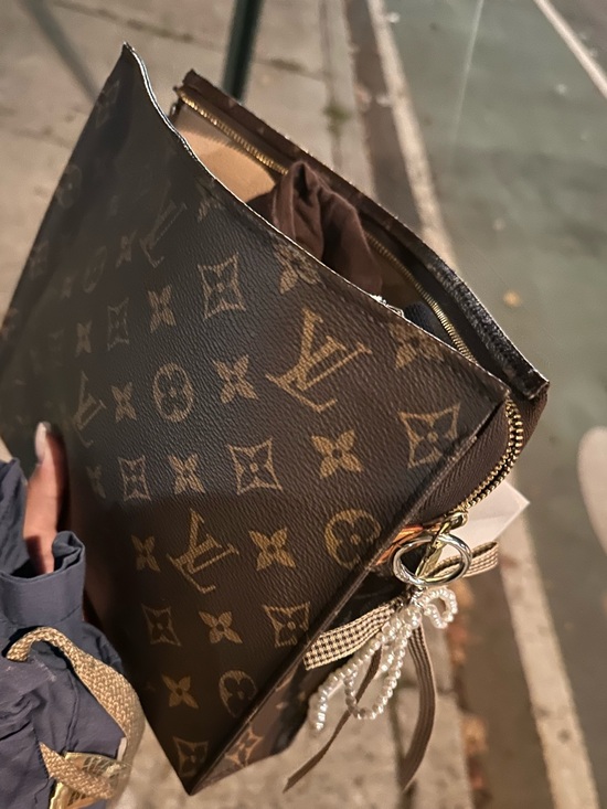 Louis Vuitton Handbags - ✨Louis Vuitton Toiletry 26 🧸